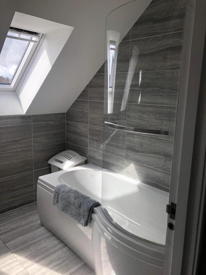 Cromdale Alcantara- Modern Home With Hot Tub- Sleeps 10 المظهر الخارجي الصورة